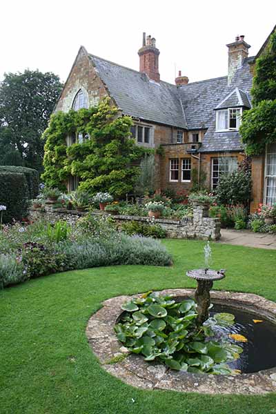 Coton Manor house and garden