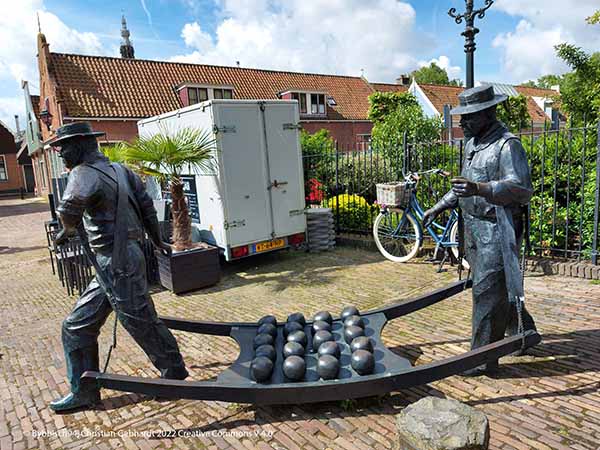 Cheese carrier statue Edam